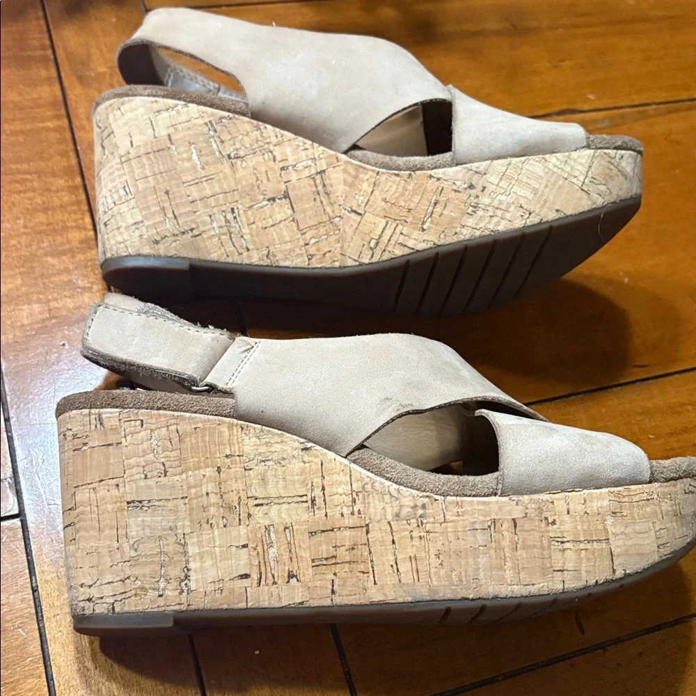 CLARKS Suede Straps With Cork Platform, Size 7.5, Natural